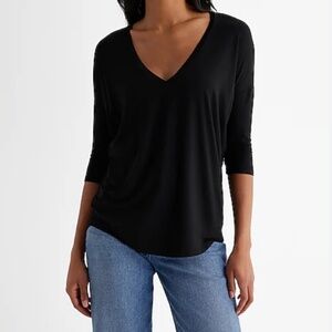 Express One Eleven Black V-Neck Short Sleeve Top 🖤  Size M